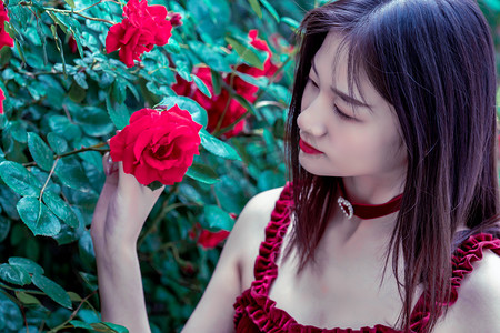 做团扇学“点蓝” 台湾大学生沉浸式体验传统非遗技艺